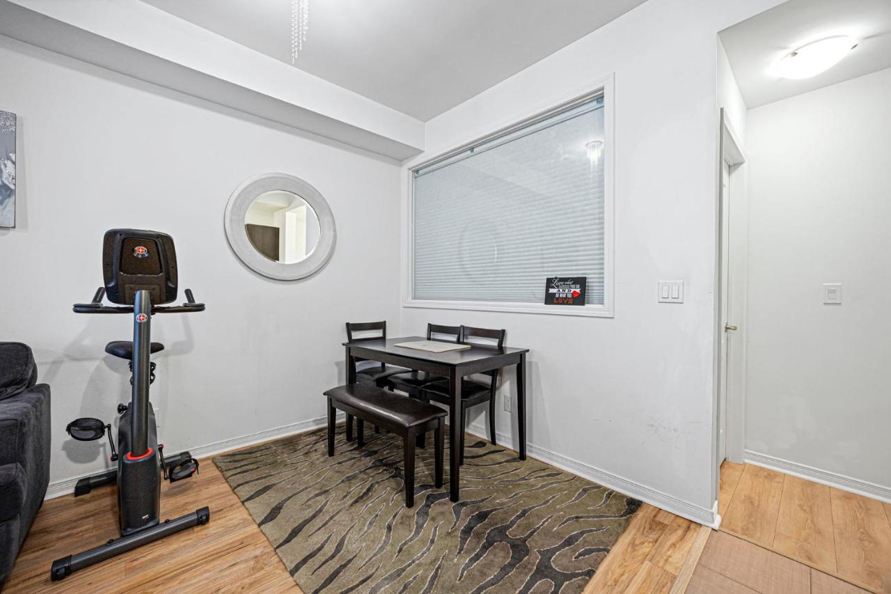 Beautiful Townhouse Near Yorkdale Mall, Wilson Subway Leilighet Toronto Eksteriør bilde