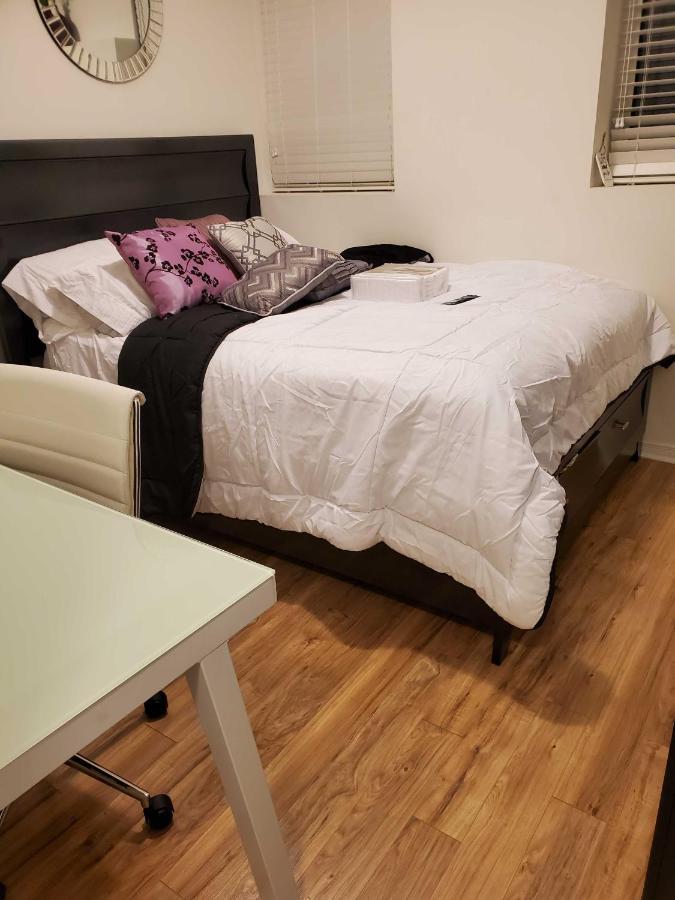 Beautiful Townhouse Near Yorkdale Mall, Wilson Subway Leilighet Toronto Eksteriør bilde