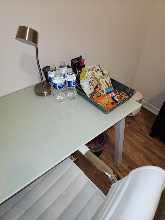Beautiful Townhouse Near Yorkdale Mall, Wilson Subway Leilighet Toronto Eksteriør bilde