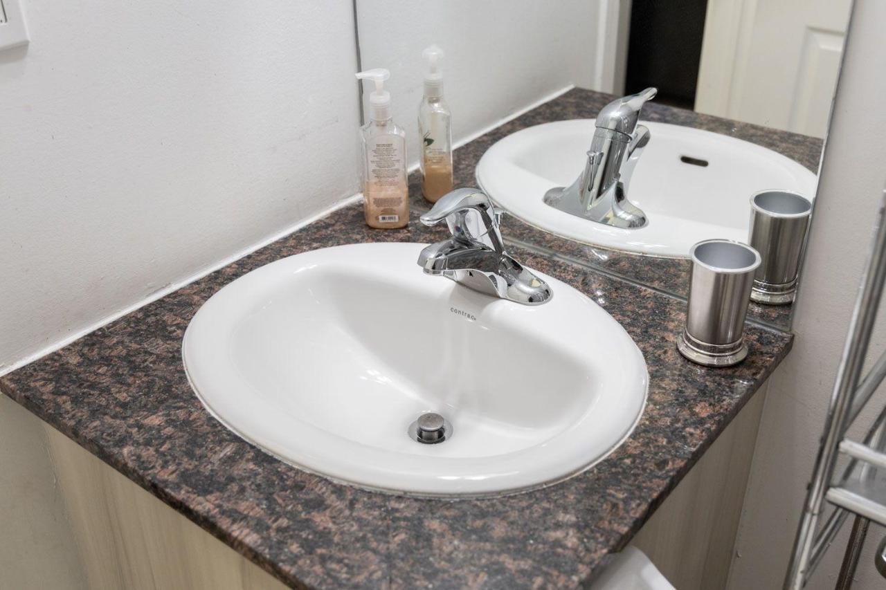 Beautiful Townhouse Near Yorkdale Mall, Wilson Subway Leilighet Toronto Eksteriør bilde
