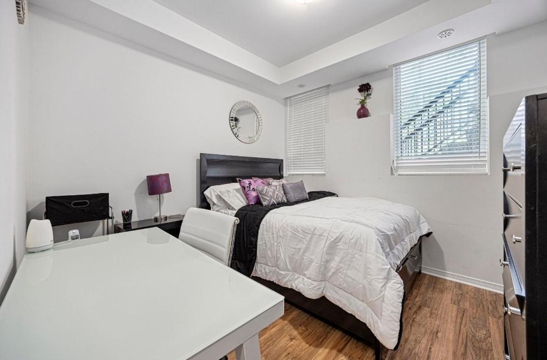 Beautiful Townhouse Near Yorkdale Mall, Wilson Subway Leilighet Toronto Eksteriør bilde