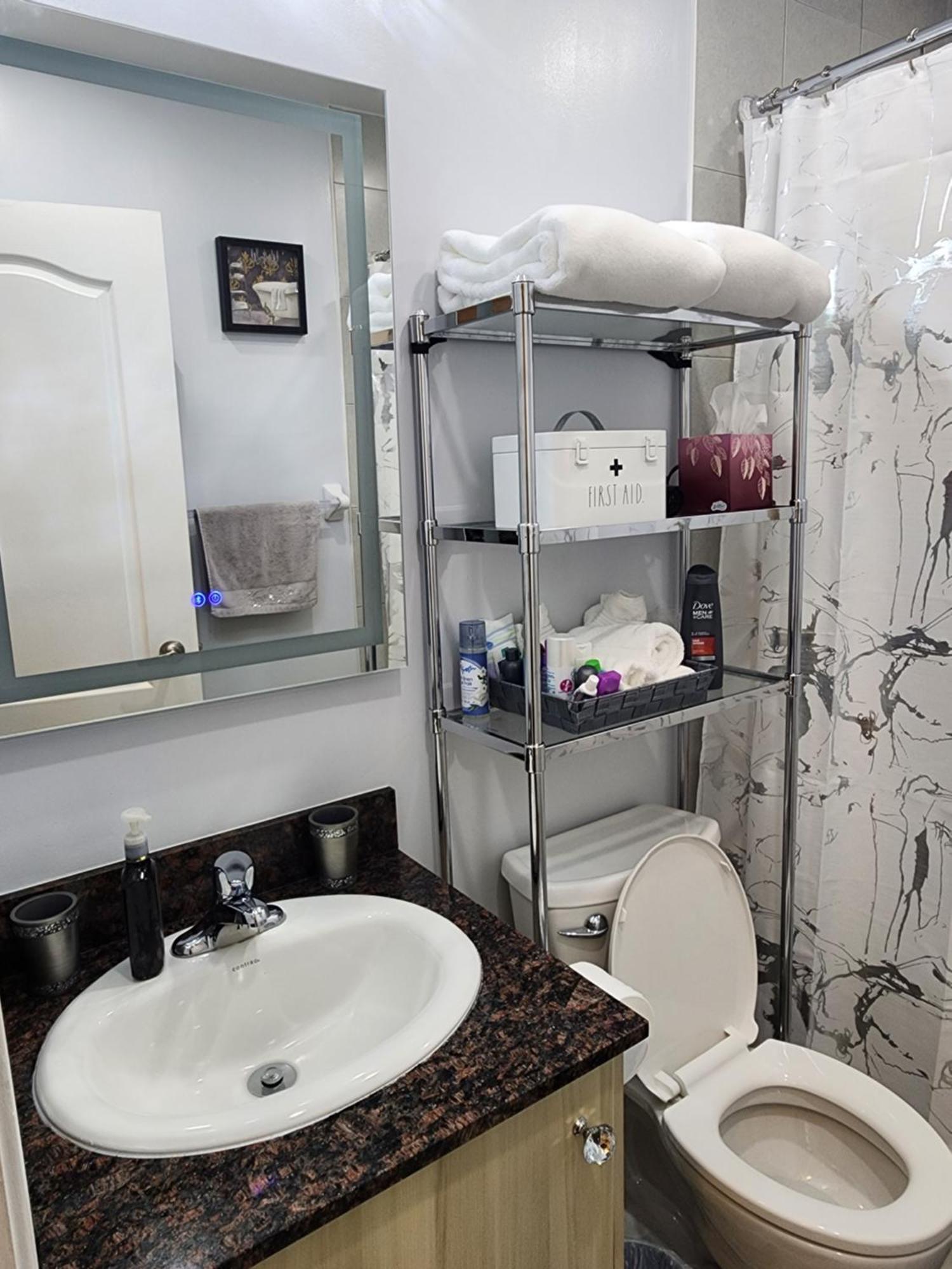 Beautiful Townhouse Near Yorkdale Mall, Wilson Subway Leilighet Toronto Eksteriør bilde