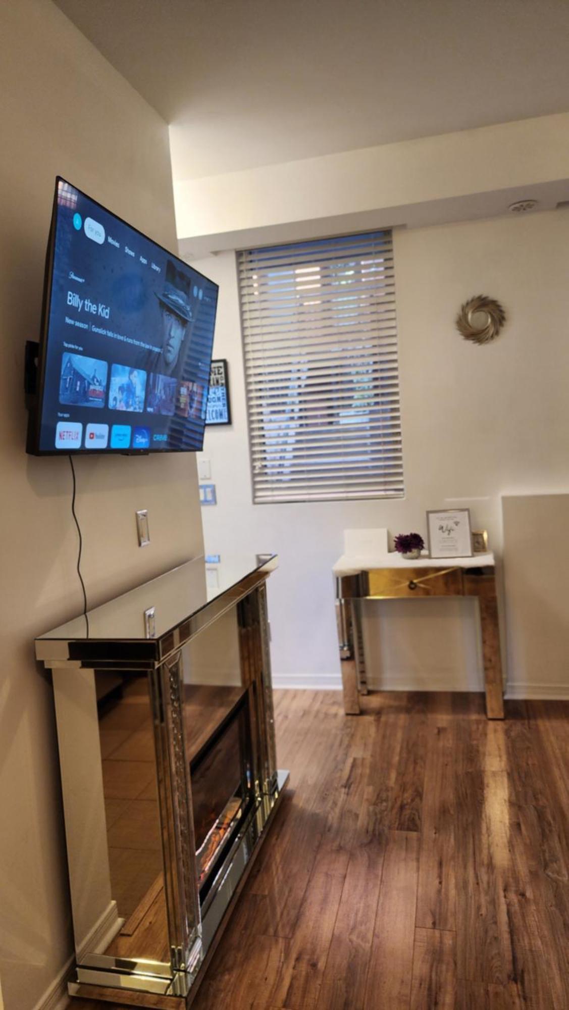 Beautiful Townhouse Near Yorkdale Mall, Wilson Subway Leilighet Toronto Eksteriør bilde