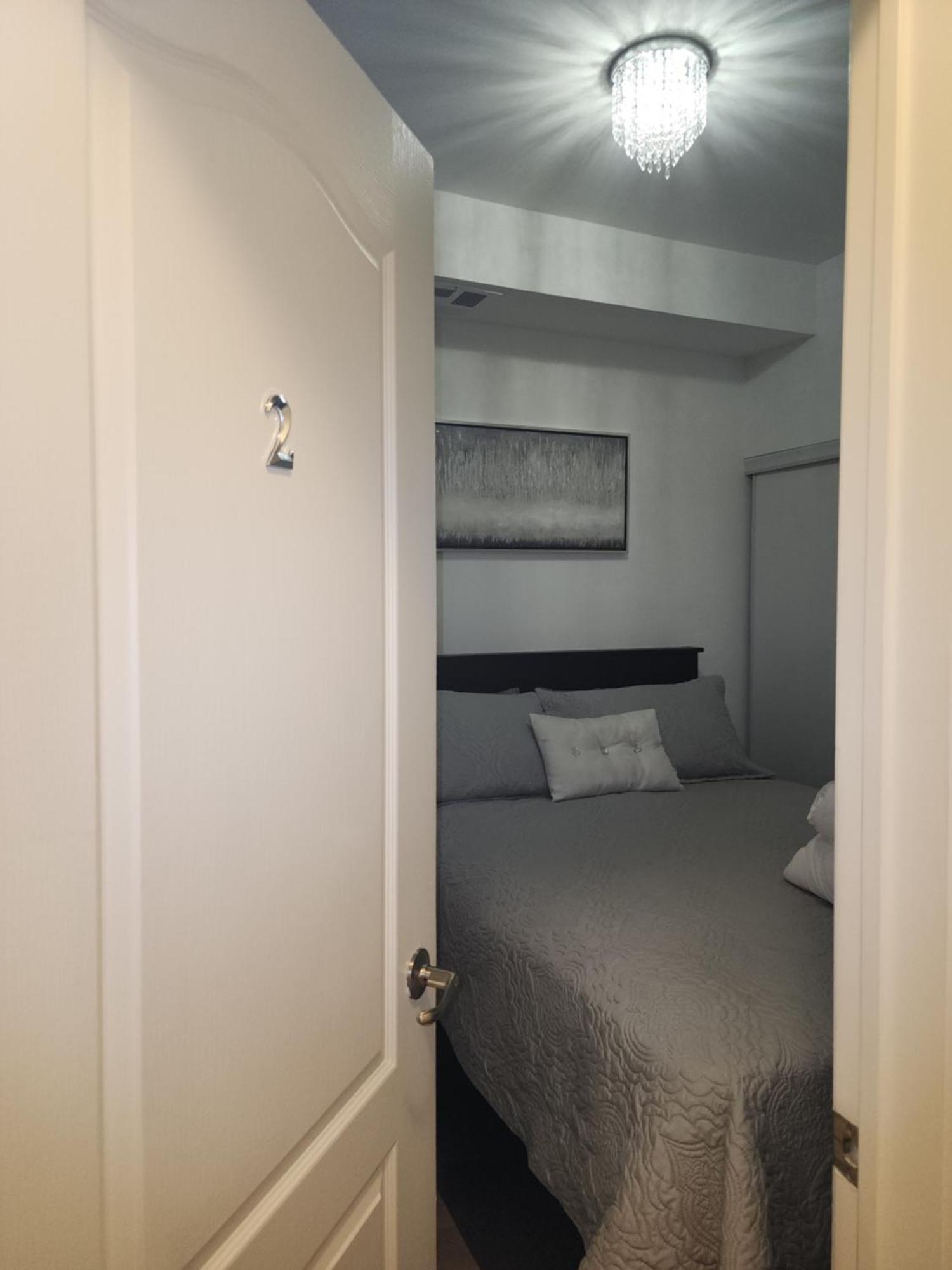 Beautiful Townhouse Near Yorkdale Mall, Wilson Subway Leilighet Toronto Eksteriør bilde