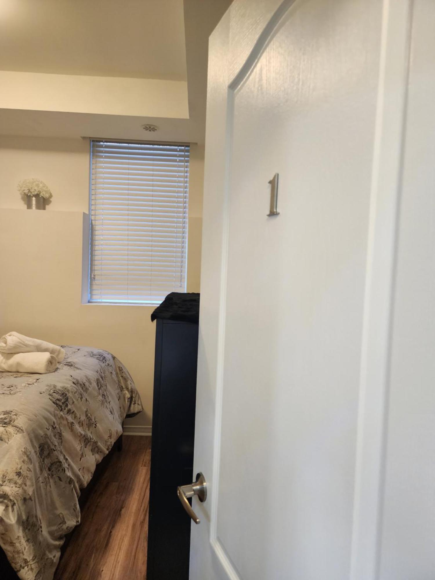 Beautiful Townhouse Near Yorkdale Mall, Wilson Subway Leilighet Toronto Eksteriør bilde